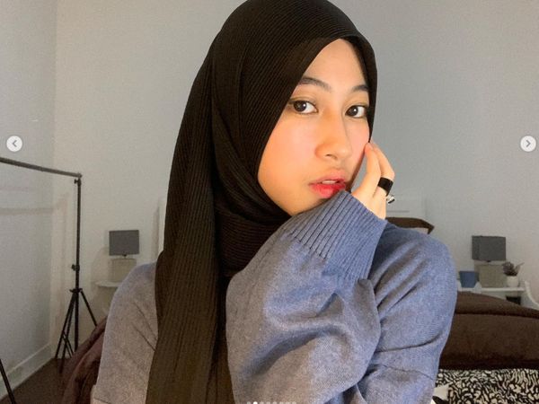 10 Gaya Hijab Adiba, Putri Umi Pipik yang Jadi Pacar Egy Maulana Vikri