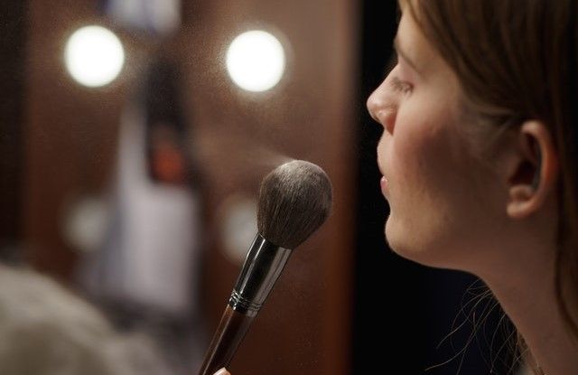 Ilustrasi menggunakan bedak/Pexels.com/cottonbro