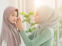 Surat Al Ahzab Ayat 59: Perintah Menutup Aurat bagi Muslimah