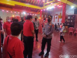 Ratusan Personel TNI-Polri Jaga Vihara di Cianjur Saat Malam Imlek