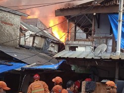 Rumah di Permukiman Padat Penduduk Tambora Jakbar Kebakaran!