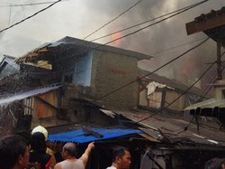 Api Kebakaran Permukiman Padat Penduduk Tambora Jakbar Masih Menyala