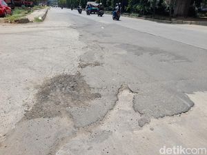 Pengerjaan Tali Air dan Perbaikan Jl DI Panjaitan Belum Dilanjut Lagi Pengerjaan Tali Air dan Perbaikan Jl DI Panjaitan Belum Dilanjut Lagi