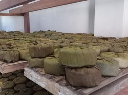 Jelang Imlek, Perajin Kue Keranjang Kadipaten Kebanjiran Orderan