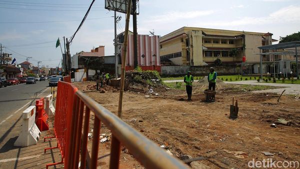 Lapak PKL Sepatu Dibongkar untuk Gerbang Teras Malioboro II