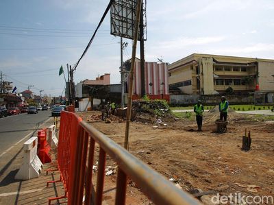 Lapak PKL Sepatu Dibongkar untuk Gerbang Teras Malioboro II
