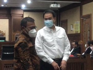 Saat Masinton Beri Dukungan ke Azis Syamsuddin di Sidang Pleidoi
