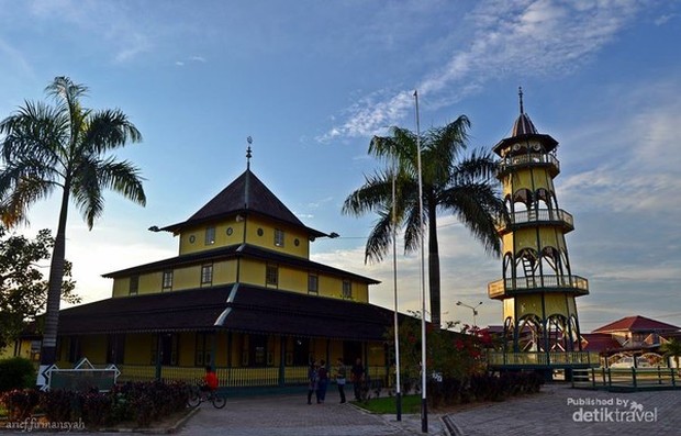 Masjid Shiratal Mustaqiem/Foto: Detik.com Masjid Shiratal Mustaqiem/Foto: Detik.com