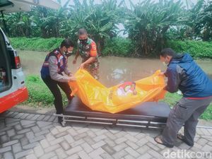Mayat Perempuan Ditemukan Mengapung di Sungai Singkil Sidoarjo Mayat Perempuan Ditemukan Mengapung di Sungai Singkil Sidoarjo