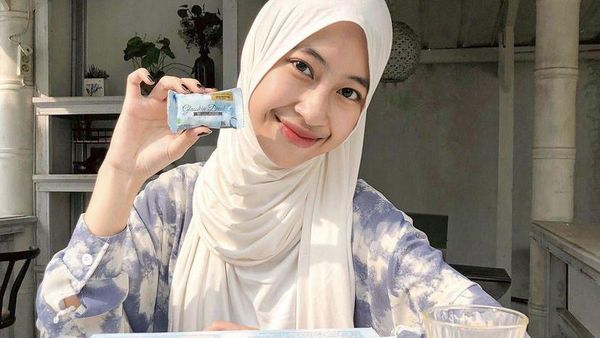 Modisnya Adiba Khanza, Putri Ustaz Jefri Al-Buchori yang Doyan Ngopi