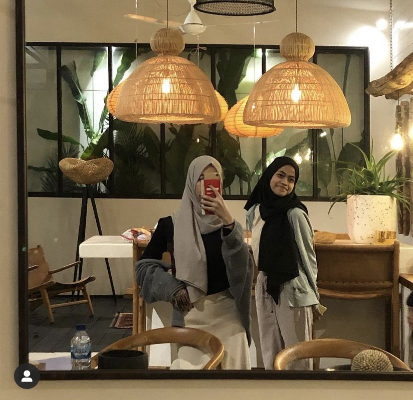 Modisnya Adiba Khanza, Putri Ustaz Jefri Al-Buchori yang Doyan Ngopi