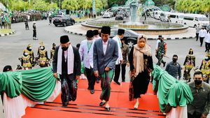 Momen Jokowi Sarungan Hadiri Pengukuhan PBNU