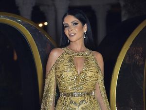 Lepas Celana Dalam, Bintang Perfect Strangers yang Dihujat Netizen Arab Lepas Celana Dalam, Bintang Perfect Strangers yang Dihujat Netizen Arab