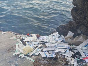 Selat Bali Tercemar Limbah Tes Antigen, Mungkinkah Sampah Kiriman?