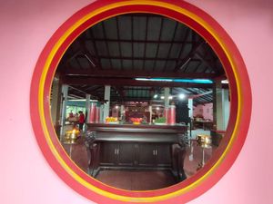 Menengok Ibadah Imlek yang Lebih Sunyi di Vihara Gayatri Depok Menengok Ibadah Imlek yang Lebih Sunyi di Vihara Gayatri Depok