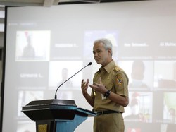 SMRC: Ganjar Menang Telak di Pemilih Kritis