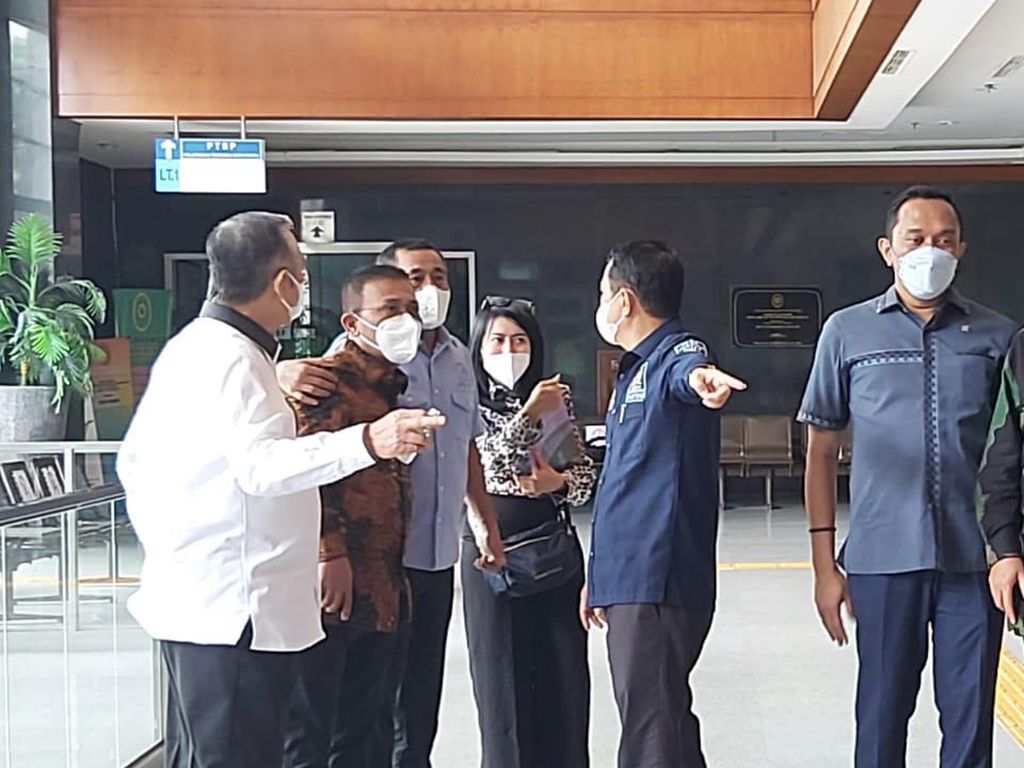 Komisi III DPR ke PN Tipikor, Sempat Sambangi Sidang Azis Syamsuddin