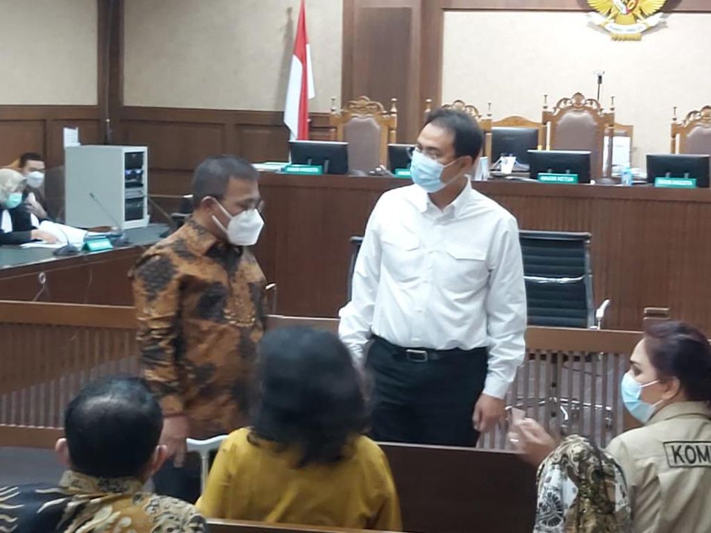Sambangi Pengadilan, Masinton Pasaribu Beri Dukungan ke Azis Syamsuddin