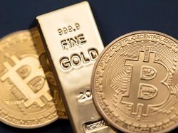 Bingung Pilih Aset Bitcoin atau Emas? Ini Bedanya
