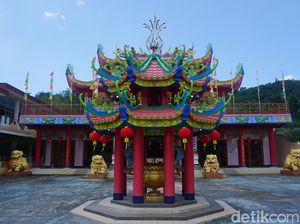 Vihara di Singkawang dengan Mata Air yang Bisa Sembuhkan Penyakit