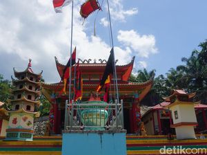 Ada Vihara di Atas Batu, Bisa Sembuhkan Anak Kecil Sakit-Rewel Ada Vihara di Atas Batu, Bisa Sembuhkan Anak Kecil Sakit-Rewel