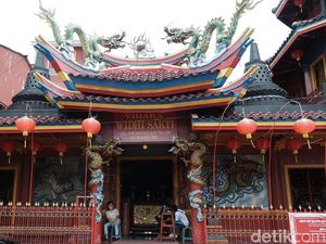 Vihara Widhi Sakti Batasi Kunjungan Umat saat Imlek