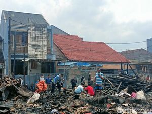 Nestapa Kebakaran Besar Hanguskan 100 Rumah di Duri Kepa Jakbar Nestapa Kebakaran Besar Hanguskan 100 Rumah di Duri Kepa Jakbar