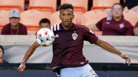 Transfer Arsenal di penghujung waktu cuma berhasil mendapatkan bek Auston Trusty dari Colorado Rapids. Pemain 23 tahun itu direkrut Arsenal, namun tidak langsung gabung Arsenal karena dibiarkan tetap di Colorado dengan status pinjaman. AP/Michael Wyke
