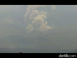 Semeru Luncurkan Guguran Awan Panas Sejauh 5 Km