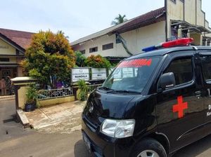 Tangani Corona, Bripka Yayat Sisihkan Gaji untuk Sumbang Mobil Ambulans