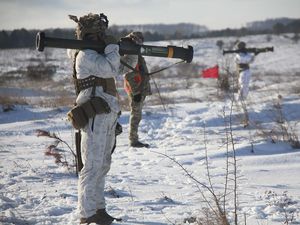 Mengintip Kegiatan Tentara Rusia di Kamp Militer Belarusia Mengintip Kegiatan Tentara Rusia di Kamp Militer Belarusia