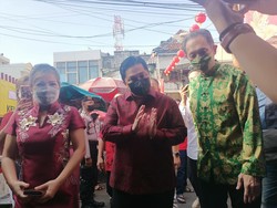 Suasana Khidmat Imlek di Vihara Dharma Bhakti yang Dikunjungi Erick Thohir