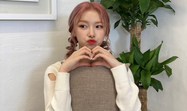 Eunjo DreamNote/twitter.com/iMe_Dreamnote Eun Jo menjadi salah satu visual underrated di gen 4 padahal ia memiliki muka yang imut dengan mata bulatnya