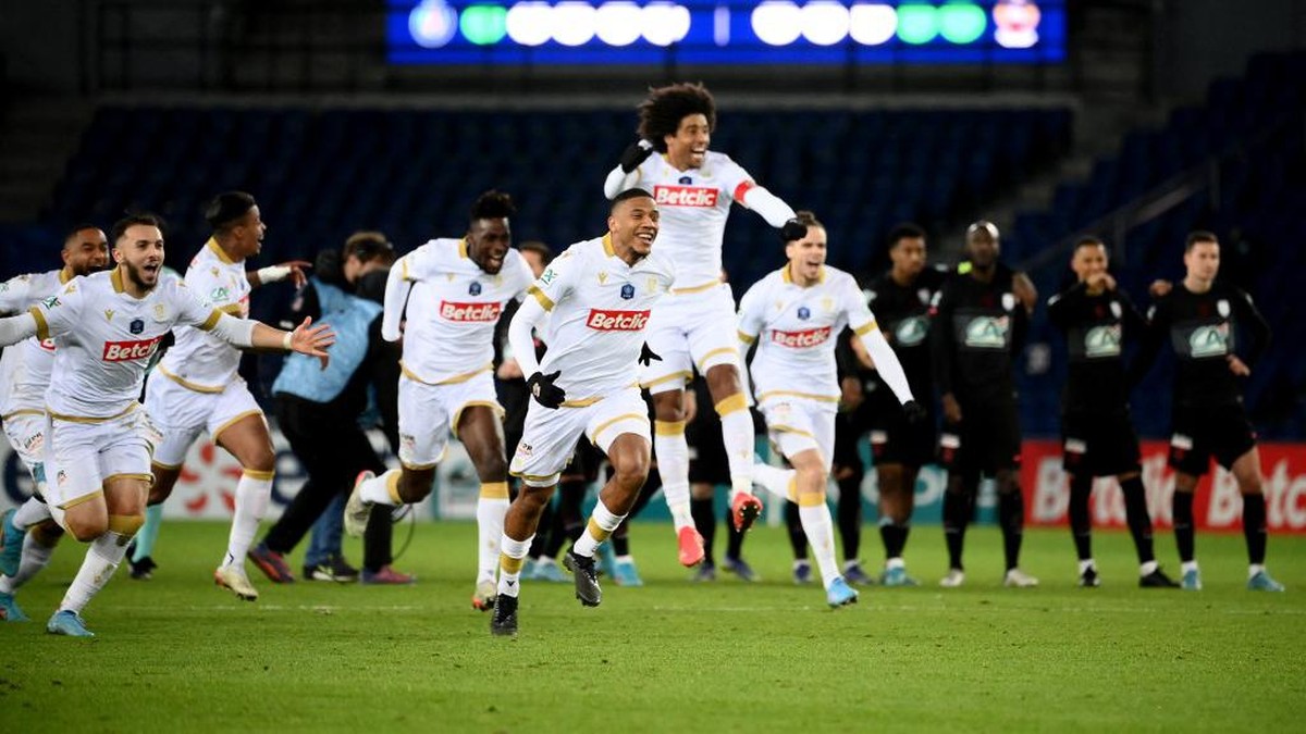 Nice mengalahkan PSG lewat adu penalti. (Foto: AFP/FRANCK FIFE)