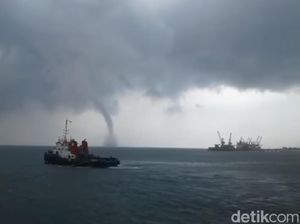Fenomena Waterspout Terekam Menari di Laut Probolinggo