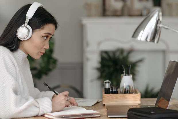 Input KRS / foto: pexels.com/pavel-danilyuk Input KRS