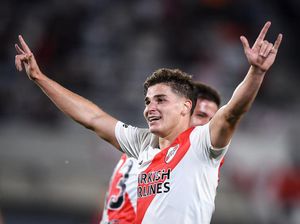 Aguero Ragukan Alvarez Bakal Cocok dengan Gaya Main Man City