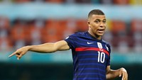 Satu nama lain adalah Kylian Mbappe, striker Paris Saint-Germain asal Prancis. Mbappe juga sangat kuat, ujar Ronaldo. Foto: (Getty Images)