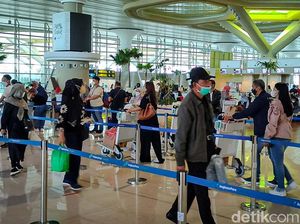 Respons Penumpang YIA soal Syarat Terbang PCR-Antigen Dihapuskan