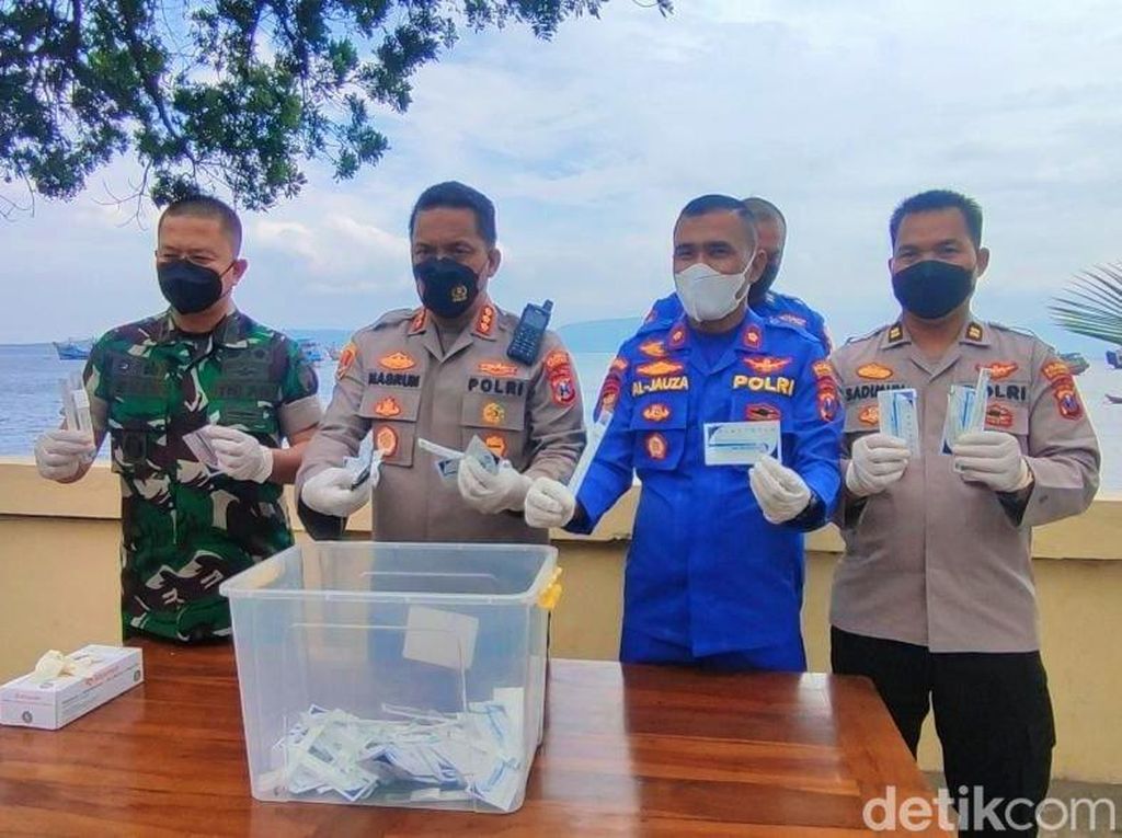 Teka-teki Pembuang Bungkus Bekas Tes Antigen Kits di Selat Bali Terungkap