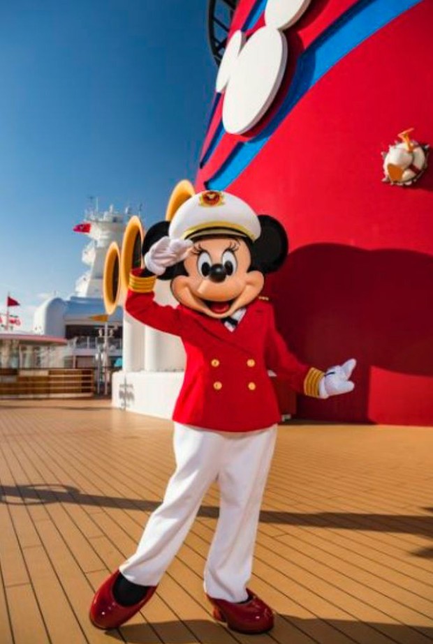 Minnie Mouse as a Captain/pinterest.com Ini bukan pertama kalinya Minnie Mouse mengenakan celana panjang. dalam perayaan lain ia tampak mengenakan kostum kapten nahkoda yang cantik.