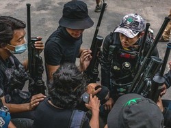 Demonstran Antikudeta Myanmar Kini Pilih Jalan Kekerasan, Mengapa?