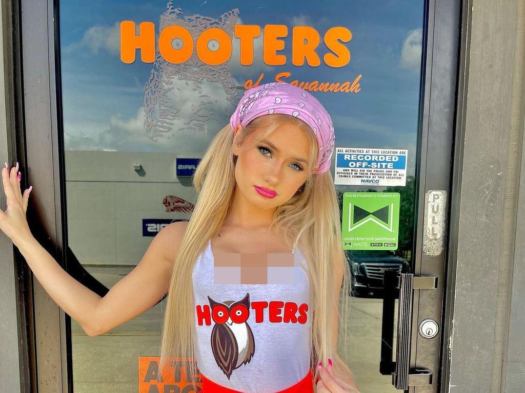 Potret Pelayan Hooters Viral, Dapat Tip Rp 7 Juta Sehari Tapi Dicibir Netizen Potret Pelayan Hooters Viral, Dapat Tip Rp 7 Juta Sehari Tapi Dicibir Netizen
