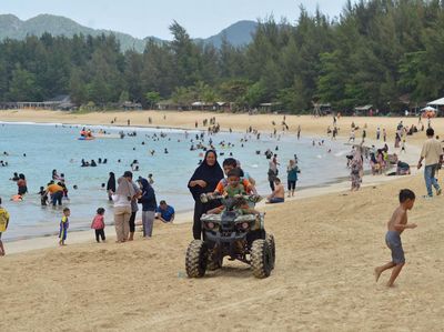 Potret Berbagai Tempat Wisata yang Ramai saat Libur Imlek