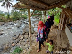 Serunya Main Air di Wisata Alam Cadas Ngampar Ciamis