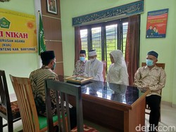 Semringah Pasangan di Banyumas Menikah pada Tanggal Cantik 2-2-2022