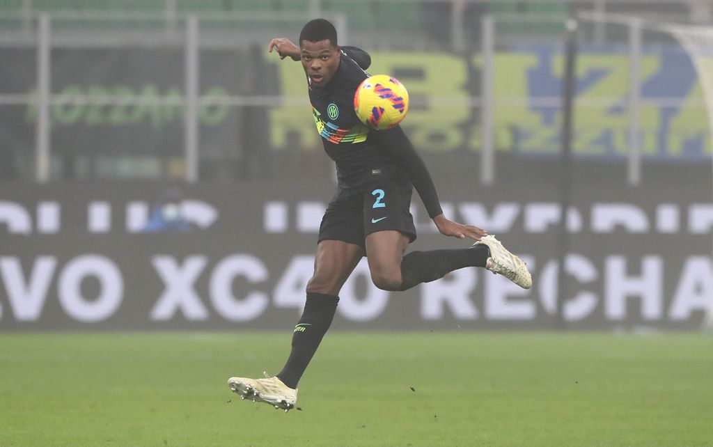 MILAN, ITALY - DECEMBER 22: Denzel Dumfries of FC Internazionale FC in action during the Serie A match between FC Internazionale and Torino FC at Stadio Giuseppe Meazza on December 22, 2021 in Milan, Italy. (Photo by Marco Luzzani/Getty Images)