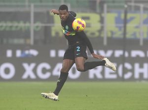 Denzel Dumfries Bukan Pengganti Achraf Hakimi