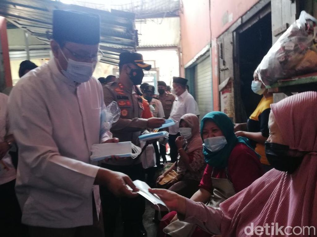 150 Ribu Masker Dibagikan ke Kelurahan dan Pasar Kota Pasuruan
