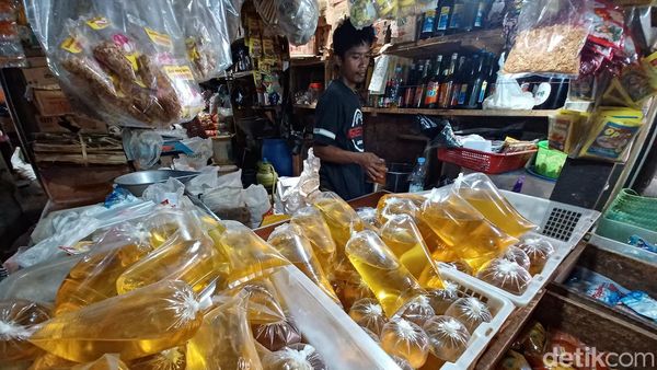 Harga Minyak Goreng di Pasar Banjaran Bandung Masih Tinggi
